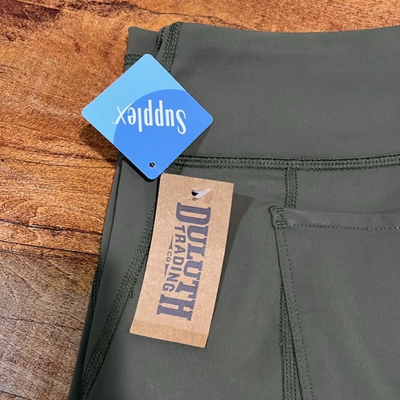 NWT Duluth Trading Capri Pants Size XL Olive Green NoGa Namastash Pockets - Picture 4 of 5
